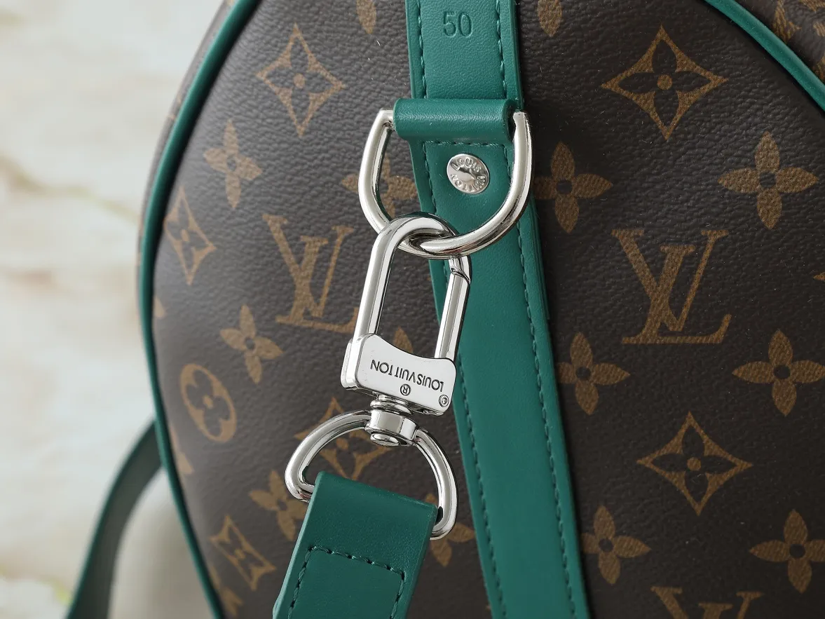 💰320💰Upgraded original M46771 yellow M46775 purple M46772 blue M46769 red M46770 orange M46774 green M46773 rose red This Keepall Bandoulière 50 travel bag is made of Monogram Macassar canvas, which simultaneously renders bright colors for the side straps, nameplate, fabric lining and top leather handle. The size of your carry-on luggage hides plenty of space. 50.0 x 29.0 x 23.0 cm (length x height x width)
