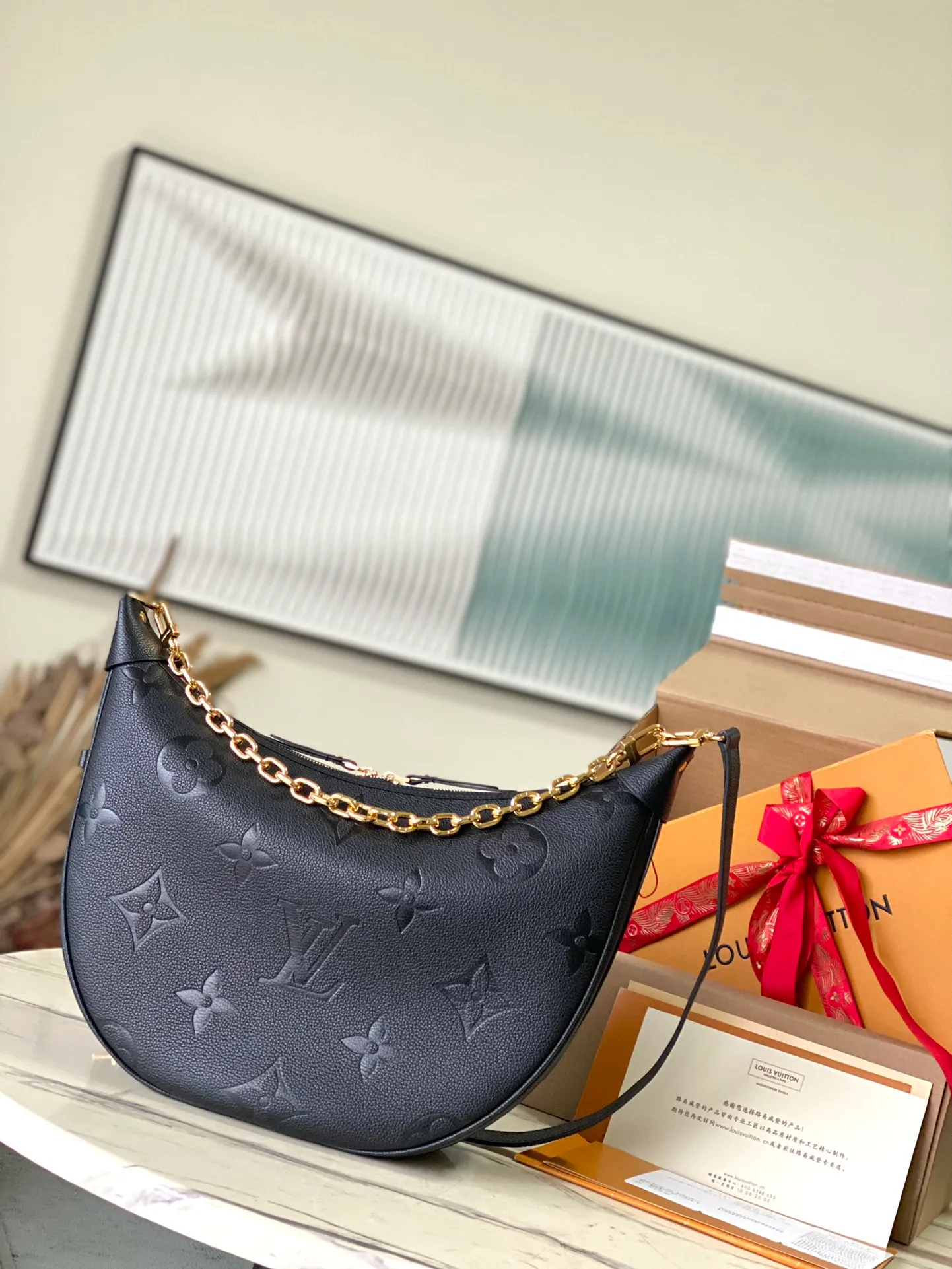 💰1300 (top layer leather) top original order M46725. Support counter inspection. Photos taken of duty-free goods are consistent with the product without unpacking. This product is an exclusive duty-free product in the market and is the highest-end product. Inspection is supported. This product has passed strict inspection and is flawless. Please wear gloves when touching the product. This product is not returnable or exchangeable. Please confirm the product first and then remove the label on the handle. This product is temporarily not open to the public, only regular customers, and is in short supply. Dimensions: 38 x 26 x 10 cm