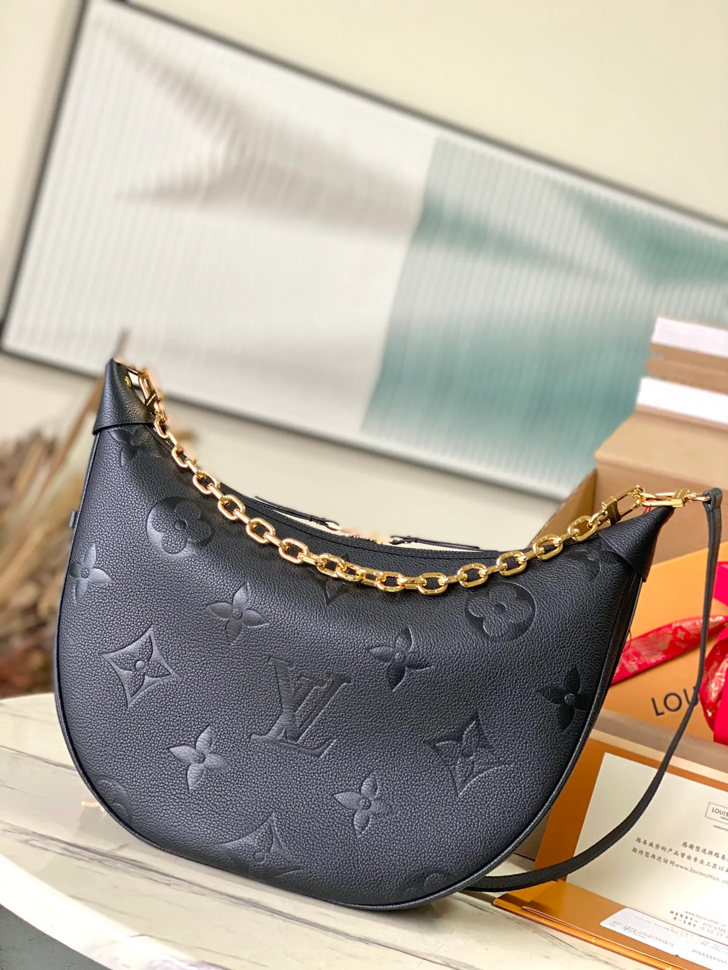 💰1300 (top layer leather) top original order M46725. Support counter inspection. Photos taken of duty-free goods are consistent with the product without unpacking. This product is an exclusive duty-free product in the market and is the highest-end product. Inspection is supported. This product has passed strict inspection and is flawless. Please wear gloves when touching the product. This product is not returnable or exchangeable. Please confirm the product first and then remove the label on the handle. This product is temporarily not open to the public, only regular customers, and is in short supply. Dimensions: 38 x 26 x 10 cm