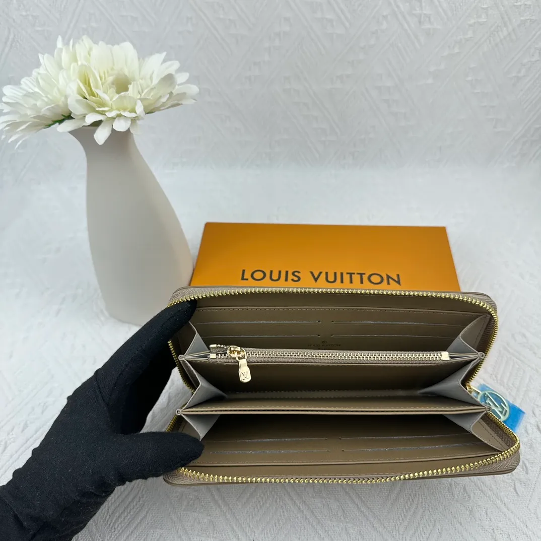 P130 M81511 Gray Made of padded Monogram embossed lambskin, it complements the Coussin Leather Collection. Beautifully designed with a gold-tone zipper embossed with the LV Circle signature pull, the interior of the all-in-one wallet is packed with practical features, including three large compartments, a coin compartment and 12 business card slots. Dimensions: 19.5 x 10.5 x 2.5 cm