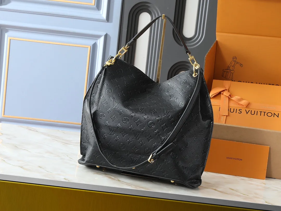 💰280💰Upgraded from the original M40781. This Métis made of second-hand Monogram canvas fulfills its promise with its own attitude. With its emphasis on lines and silhouettes, the Métis handbag combines the versatility required of a modern handbag with the elegance and charm of Louis Vuitton's heritage. Two detachable shoulder straps, can be used to carry, carry or carry on the shoulder. Size 32x36x14cm