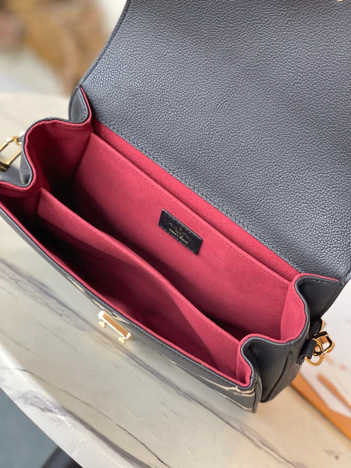 💰1040 (top layer leather) top original order M45773. Support counter inspection. Photos taken of duty-free goods are consistent with the product without unpacking. This product is an exclusive duty-free product in the market and is the highest-end product. Inspection is supported. This product has passed strict inspection and is flawless. Please wear gloves when touching the product. This product is not returnable or exchangeable. Please confirm the product first and then remove the label on the handle. This product is temporarily not open to the public, only regular customers, and is in short supply. Dimensions: 25 x 17 x 7 cm