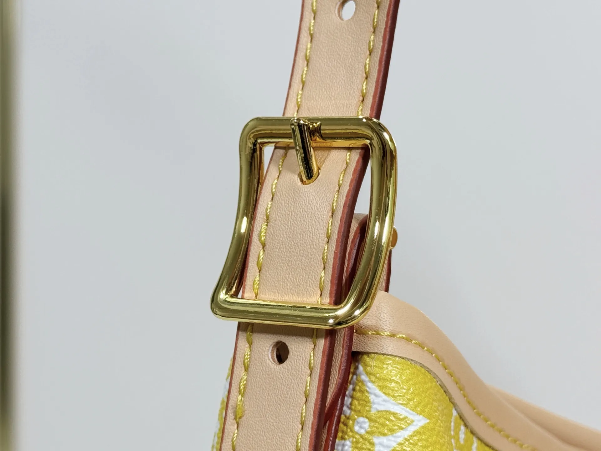 P280 upgraded original M24861 M25143 M46203 M46197 Colorful, legendary CarryAll medium handbag, with Monogram canvas and leather trimming to create a body-fitting design. There's a zipped pocket inside the ample space, and a detachable zipped clutch adds a functional element, with a buckle-adjustable handle. Small size: 29 x 24 x 12 cm