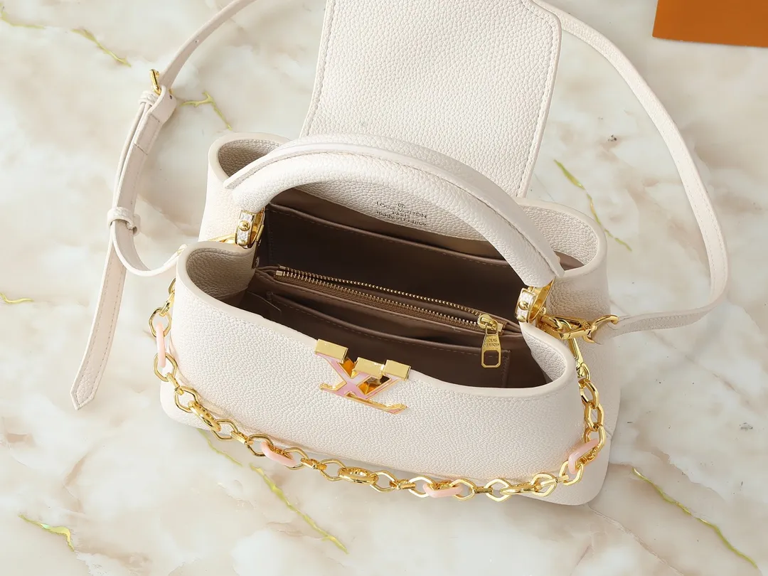 💰440💰Guangzhou goods Upgraded from the original M14381 M14970 M14393 M14972 M14971 This Capucines BB handbag quotes the design elements of the Harmony series and tells the inspiration of the Monogram flower with a gorgeous chain. The Taurillon cow leather body is embellished with a resin-coated LV logo, and the flap can be opened externally or internally to reveal a neat interior with multiple pockets. Dimensions: 27.0 x 17.3 x 9.0 cm (length x height x width)