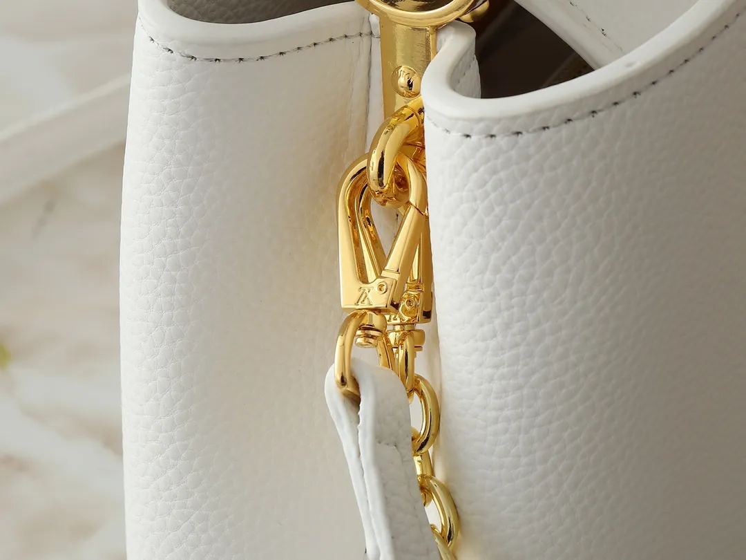 💰400💰Guangzhou goods Upgraded original M00014 M00013 M00015 [New size] This Capucines new size handbag shows soft beauty: Taurillon leather bag body with light-colored flap and top handle, enamel Monogram flower chain can also achieve a shoulder-carrying experience. Wear the slim leather strap to explore more styling possibilities. Dimensions 27 x 17.3 x 9 cm (length x height x width)