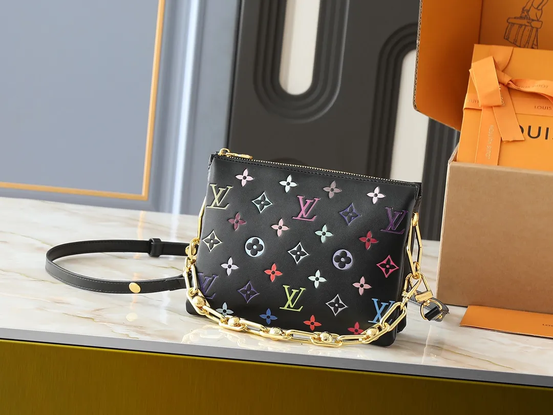 💰240💰Upgraded from the original M59598 M59389 M59396 M13233 M21259 M25218 M20770 M11401 This Coussin BB handbag is made of soft sheep leather with an embossed Monogram pattern. It has an inner compartment in a compact silhouette, making it an elegant choice for both day and night. Both the chunky chain and slim leather strap are removable, allowing for a variety of styling possibilities. Dimensions: 21.0 x 16.0 x 7.0 cm (length x height x width)