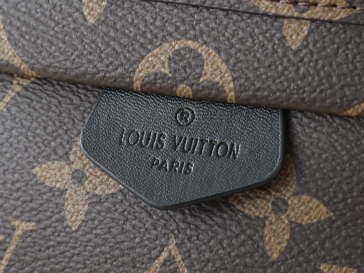 💰220💰Upgraded from the original version to the new version M44871 M44873 M44874 Made of Monogram Reverse canvas, this backpack is a personalized accessory for urban trendsetters, matching the energetic posture on the road. This backpack is lightweight, comfortable and practical, and its loose construction creates plenty of space. Dimensions: 22.0x 29.0x 10.0 cm (length x height x width)