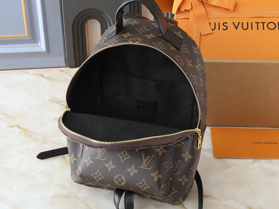 💰220💰Upgraded from the original version to the new version M44871 M44873 M44874 Made of Monogram Reverse canvas, this backpack is a personalized accessory for urban trendsetters, matching the energetic posture on the road. This backpack is lightweight, comfortable and practical, and its loose construction creates plenty of space. Dimensions: 22.0x 29.0x 10.0 cm (length x height x width)