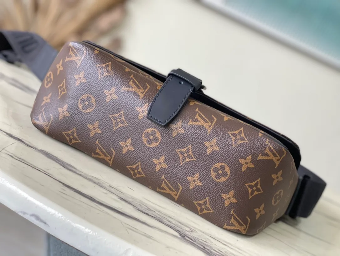 💰1000 Top Original M46685 Presbyopia Montsouris messenger bag is made of Monogram Eclipse canvas, with a modern configuration and ample space. Pockets and compartments provide easy access to everything you need on the go, and the fabric shoulder straps and archive buckle add to the brand's style. Dimensions: 34 x 19 x 11 cm