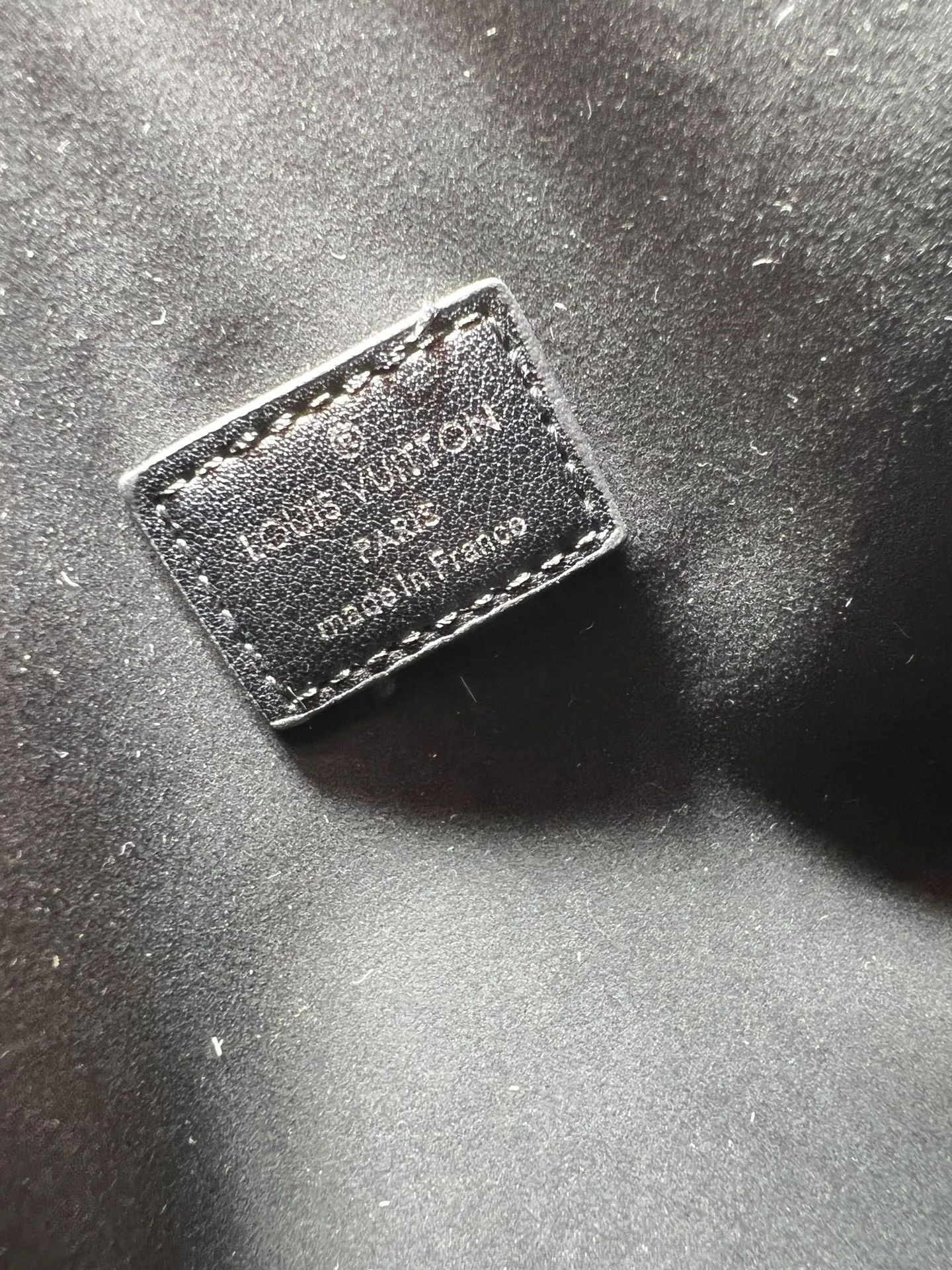 Batch 300💰M15102 M13344 Black Flower This Speedy Soft 30 handbag comes from the LVSki series and uses Monogram Eclipse canvas to renew the classic design. A pleated leather key fob and signature padlock add rich detailing, and are just the right size to hold a tablet and other daily essentials. Dimensions: 30x21x17 cm
