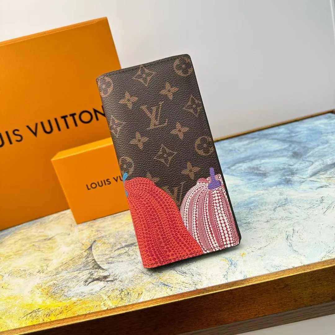 P140 M62665 This practical LV x YK Slender wallet gives the new Louis Vuitton x Yayoi Kusama joint series a dazzling new look. The style is sewn with Monogram Eclipse Reverse canvas and printed with pumpkin patterns that are common in the works of Japanese art pioneer Yayoi Kusama, using bright colors to symbolize the warmth and optimism these works symbolize. The classic wallet is reinterpreted as a work of art, making it the perfect gift for art lovers. Monogram Eclipse Reverse coated canvas with colorful pumpkin pattern cowhide trim and LV x YK logo on the interior 16 business card slots ID card or business card slot Large zippered compartment for coins 4 inner compartments for banknotes and receipts Organ style banknote compartment 10 x 19 x 2 cm (length x height x width)