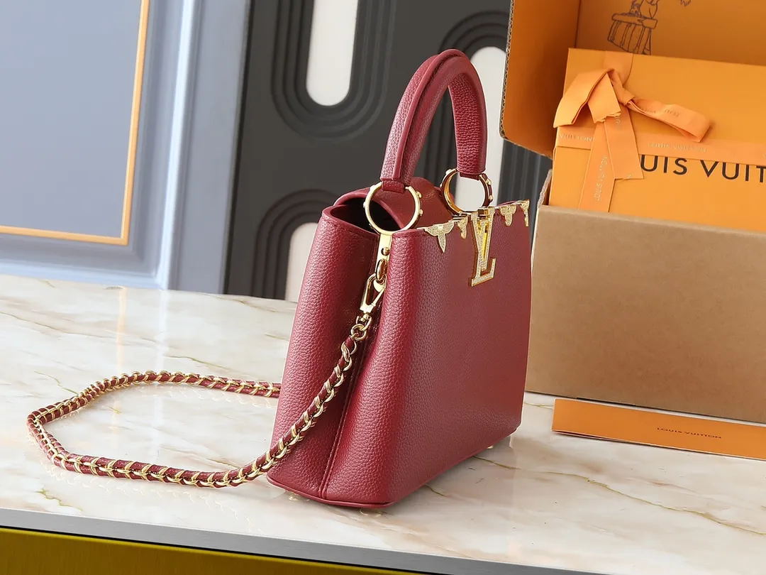 💰420💰Guangzhou product Upgraded from the original M24583 M24584 M24585 Gold and diamond corolla This Capucines Flower Crown handbag is made of full-grain Taurillon leather and is embellished with Monogram flowers. Each flower is shaped by exquisite crystal diamonds. The LV logo and flowers echo each other, giving this soft handbag a jewel-like luster. Use the detachable shoulder strap cleverly to switch between shoulder and crossbody. Dimensions: 27.0 x 17.3 x 9.0 cm
