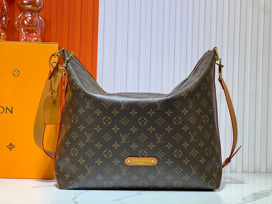 Batch 300💰LV METIS handbag M14018 M13986 Smart, intelligent and meticulously crafted, Métis made of Monogram canvas fulfills its promise with its own attitude. With its emphasis on lines and silhouettes, the Métis handbag combines the versatility required of a modern handbag with the elegance and charm of Louis Vuitton's heritage. Two detachable shoulder straps, can be used to carry, carry or carry on the shoulder. Size 48x36x12cm,