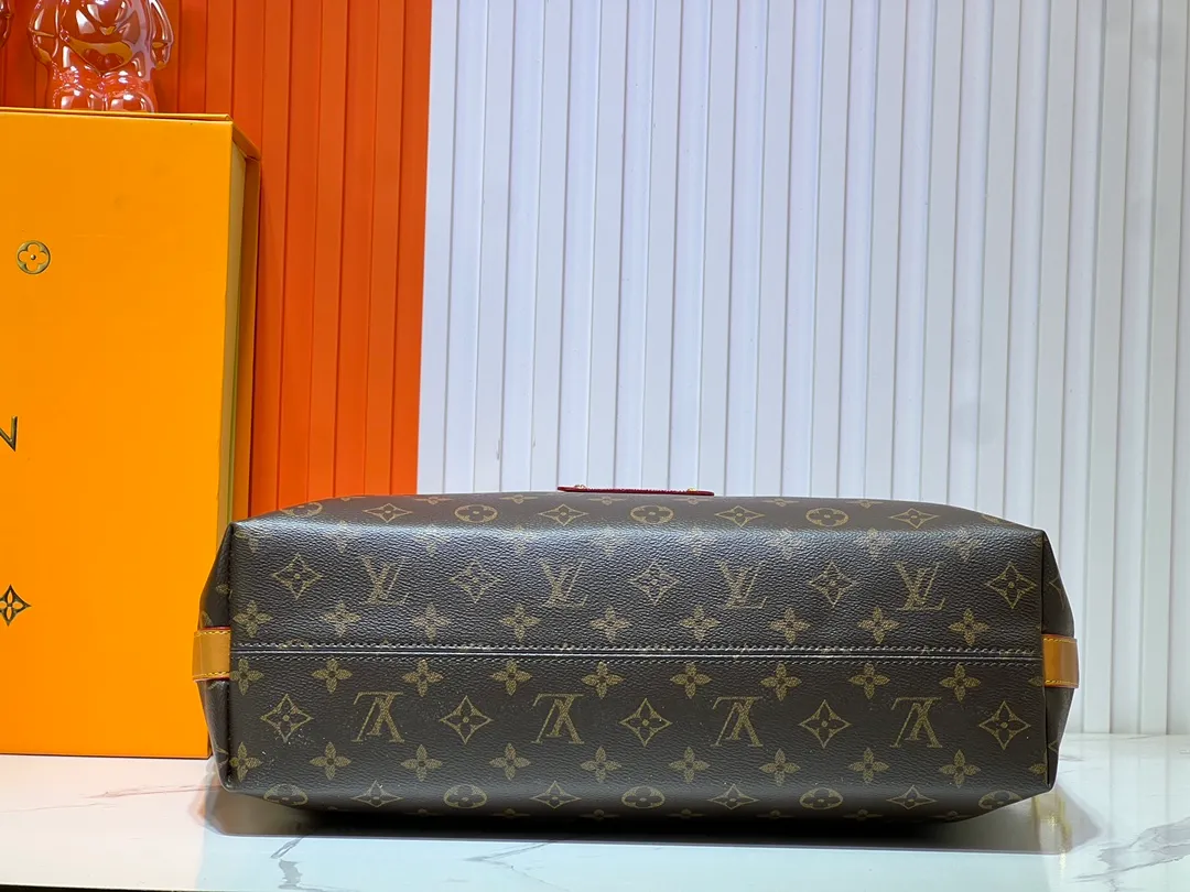 Batch 300💰LV METIS handbag M14018 M13986 Smart, intelligent and meticulously crafted, Métis made of Monogram canvas fulfills its promise with its own attitude. With its emphasis on lines and silhouettes, the Métis handbag combines the versatility required of a modern handbag with the elegance and charm of Louis Vuitton's heritage. Two detachable shoulder straps, can be used to carry, carry or carry on the shoulder. Size 48x36x12cm,