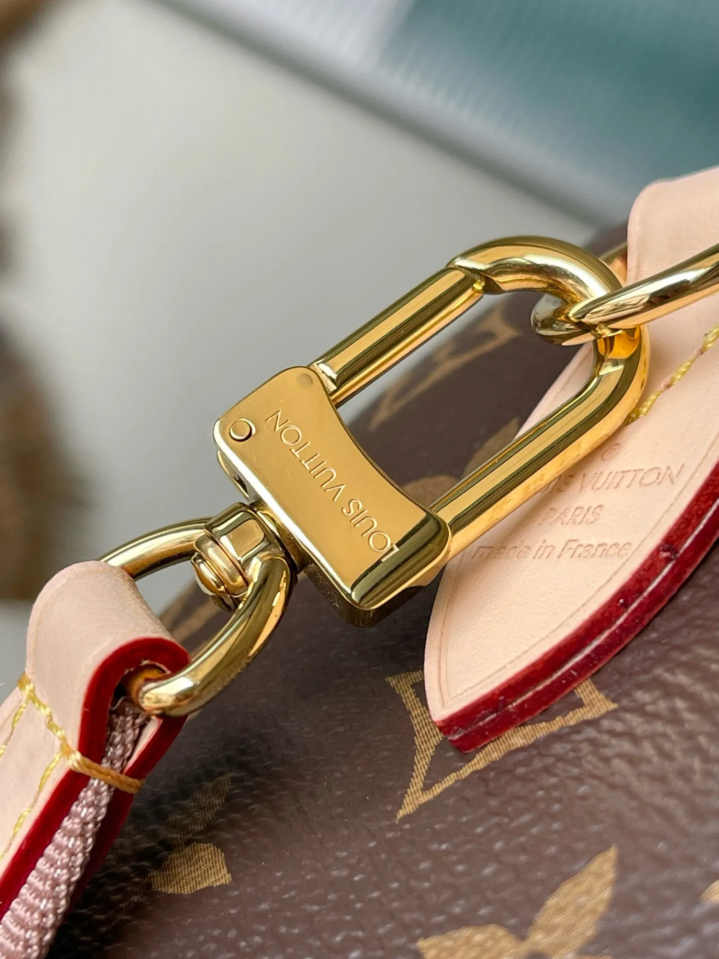 💰800 Top original order M46222 beige. Support counter inspection. Photos taken of duty-free goods are consistent with the product and unpacked. This product is an exclusive duty-free product in the market and is the highest-end product. Inspection is supported. This product has passed strict inspection and is flawless. Please wear gloves when touching the product. This product is not returnable or exchangeable. Please confirm the product first and then remove the label on the handle. This product is temporarily not open to the public, only regular customers, and is in short supply. Dimensions: 20.5 x 13.5 x 12 cm
