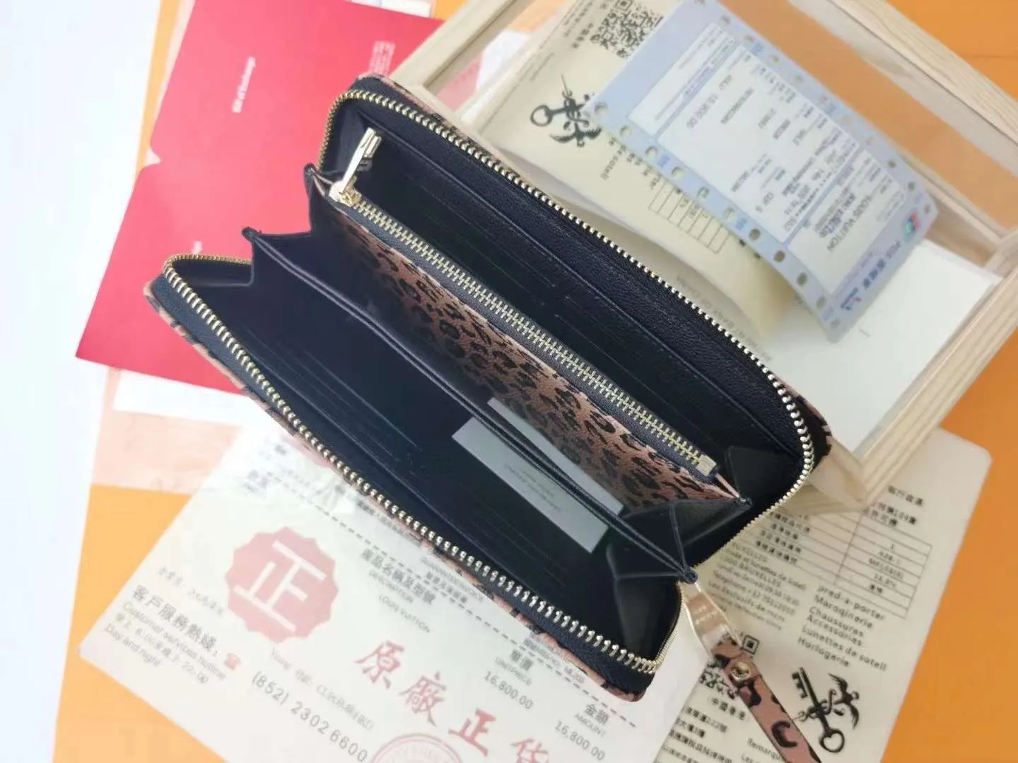 P140M69966 Exclusively available overseas. Made of soft calfskin, the Zippy Lockme wallet combines the iconic design of the zipper wallet with the distinctive elements of the fashion series: LV lettering and a front pocket for easy access to tickets and other items. Reliable wrap-around zipper design with multiple interior pockets and compartments. Dimensions: 19.5 x 10.0 x 2.5 cmM60017
