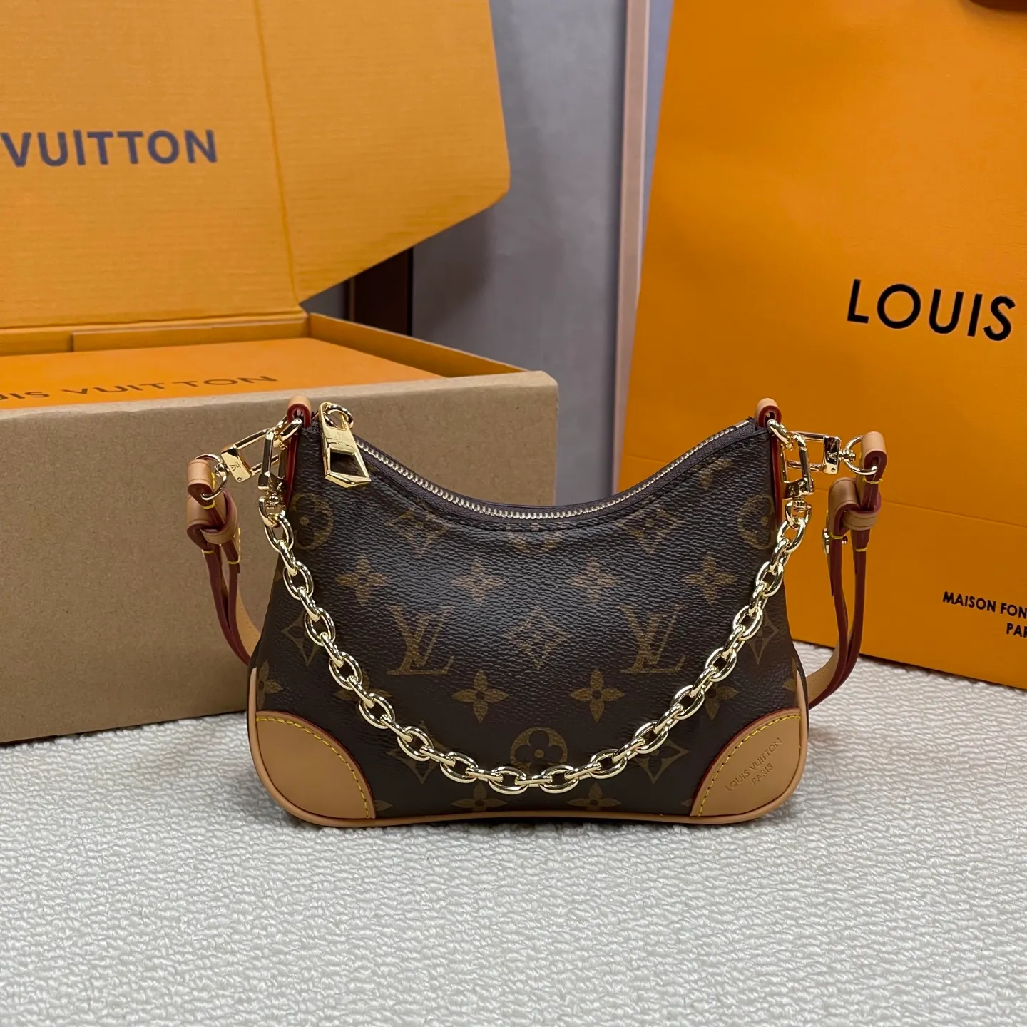 [Upgraded version] P480💰Upgraded version ·High quality·Steel version·With complete packaging💖New horns·BBM45800❣️Boulogne handbag is made of classic Monogram canvas, equipped with double zippers and a spacious inner patch pocket that can accommodate iPhone 12 Pro mobile phone. The shoulder strap allows for long or short shoulder and cross-body wear options, and can be removed to transform into a small chain bag or clutch. 19*14*7.5