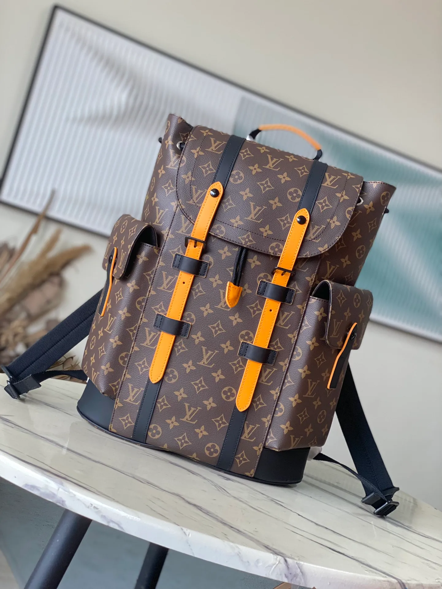 💰1100 Top original M46686 yellow leather Christopher medium backpack with Monogram canvas interprets the rugged and simple spirit of a hiking bag. Its unique style is suitable for both work and entertainment, highlighting a high-quality lifestyle. size：38x44x21cm