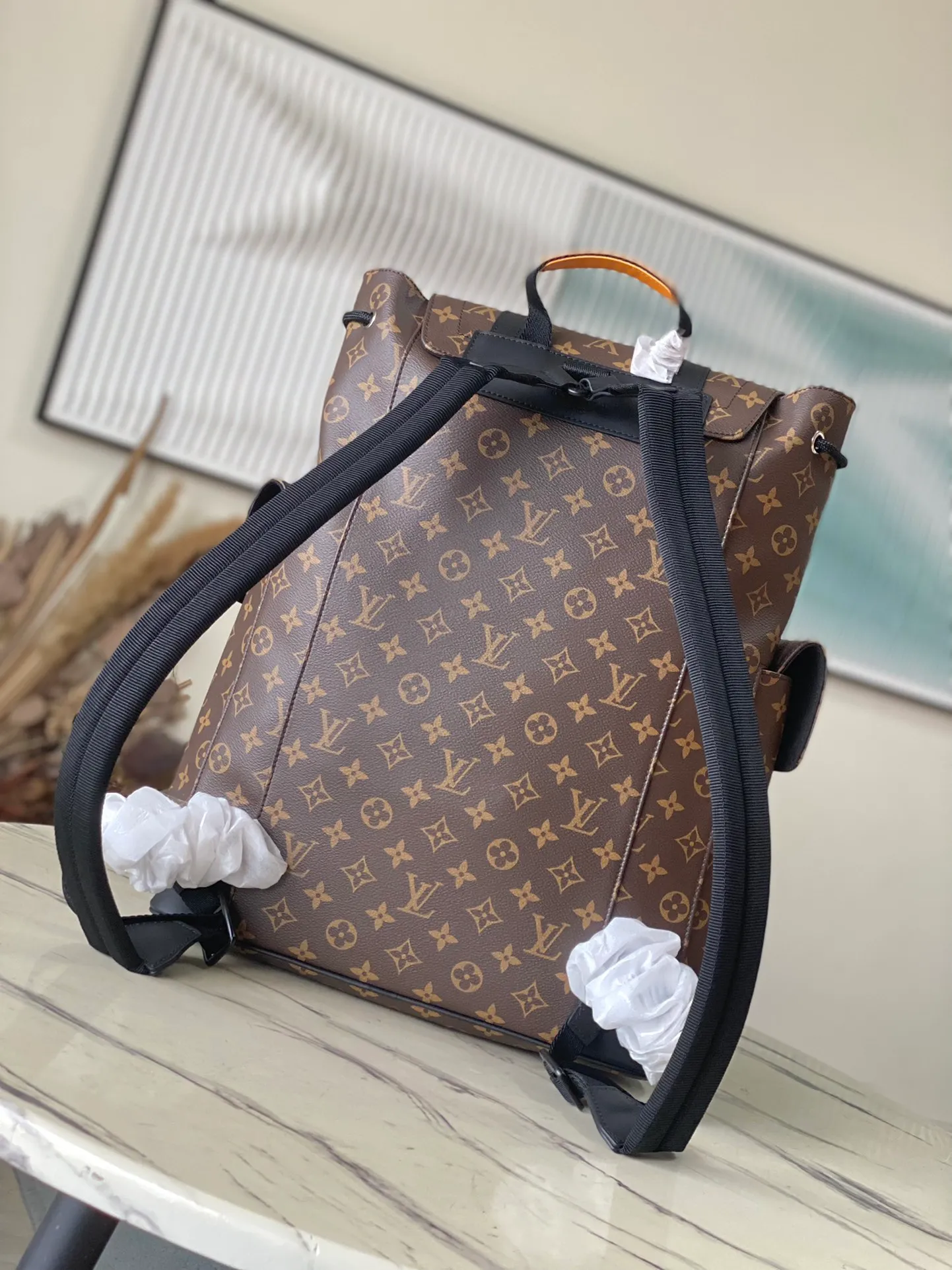 💰1100 Top original M46686 yellow leather Christopher medium backpack with Monogram canvas interprets the rugged and simple spirit of a hiking bag. Its unique style is suitable for both work and entertainment, highlighting a high-quality lifestyle. size：38x44x21cm