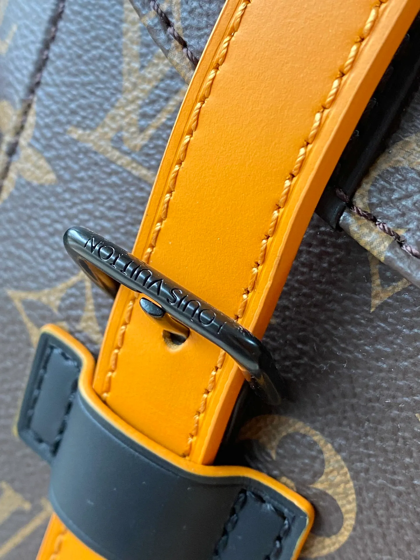 💰1100 Top original M46686 yellow leather Christopher medium backpack with Monogram canvas interprets the rugged and simple spirit of a hiking bag. Its unique style is suitable for both work and entertainment, highlighting a high-quality lifestyle. size：38x44x21cm