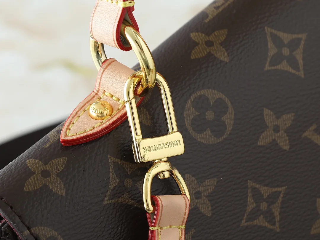 💰260💰Upgraded from the original M42738 M44863. The pure structure and silhouette of this CLUNY BB handbag will never go out of style, and the straps adopt bright colors that are popular nowadays. The Cluny bag is very practical and is the ideal business bag. The top handle can meet the different requirements of hand carry and elbow carry, and the removable shoulder strap can also meet the requirements of shoulder carrying. Magnetic clasp keeps personal finances safely stored. 28.0x 20.0x 10.0cm