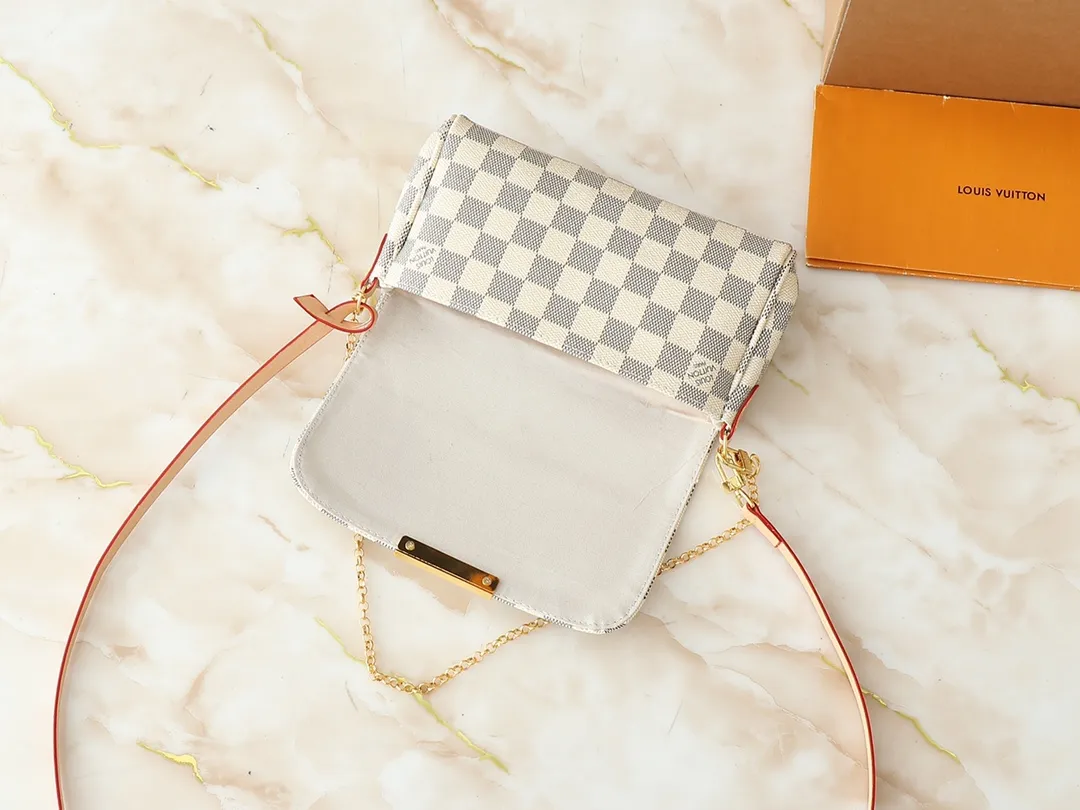 💰160💰Upgraded original M40717 presbyopic N41277 white check N41276 brown check This is a small and lightweight handbag made of Monogram canvas. It is a classic style that you can carry on any occasion. The magnet adsorption buckle is more convenient to use. Dimensions: 24.0 x 14.0 x 5.0 cm (length x height x width)