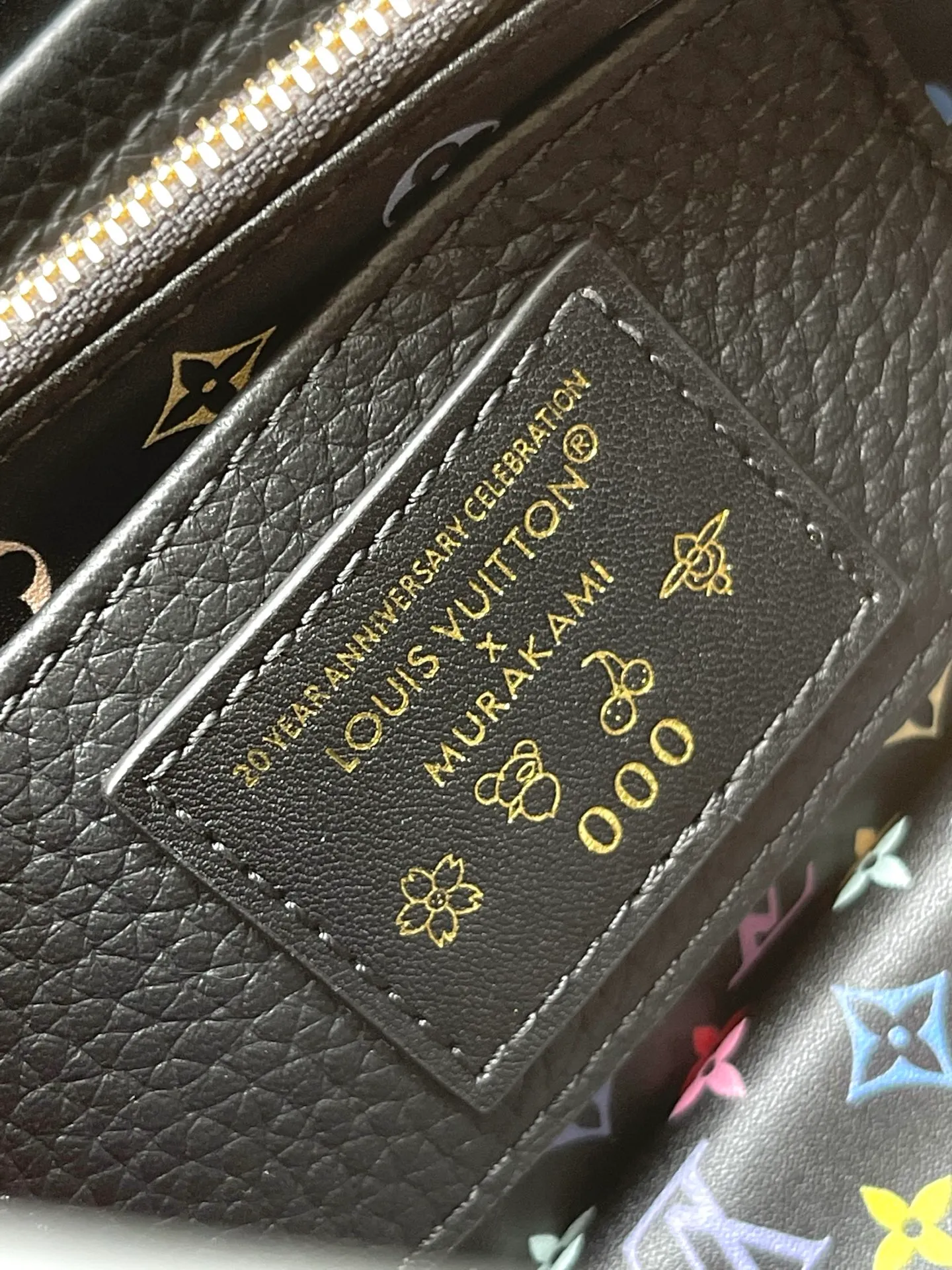 💰2340 "Special Original Leather" M13878 Mini Black with Tricolor Reinterpretation of this season's signature in the X Murakami series showing lightness and charm, displaying Haus's iconic Capuchin handbag, Torion leather material, symbolic initials, detachable chain strap decorated with Monogram flowers, golden hardware such as a cheerful panda character reflected in the super flat style unique to Japanese artist Takashi Murakami Multi-color Monogram pattern with vibrant dots added to the strap and lining Size: 21 * 13.6 * 8 CM
