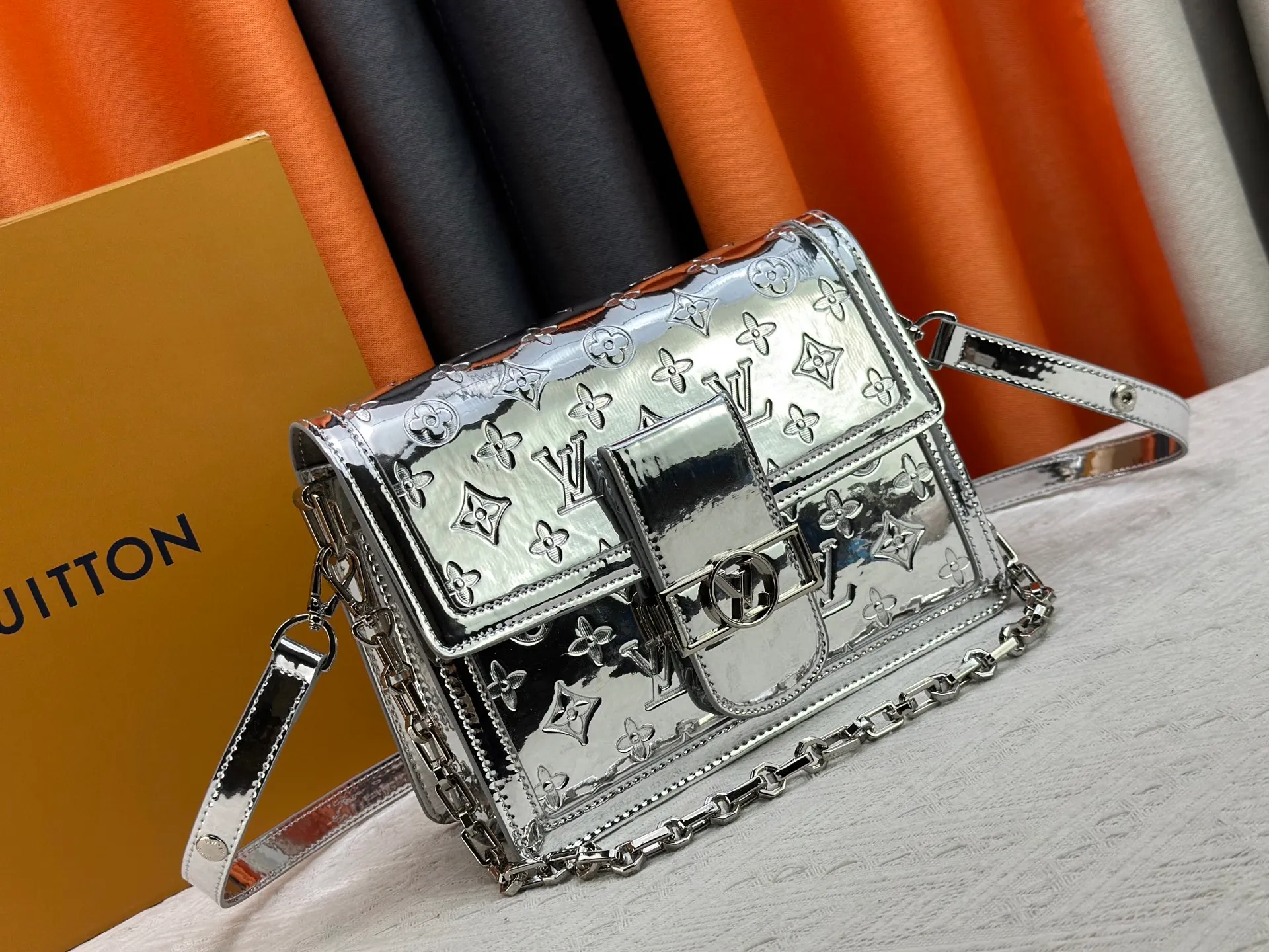 P380 Daphne Gold Silver 💥Louis Vuitton 2025 Early Spring Messenger Bag M43599/44391/44580 color matching latest version shipped Métis The compact shape of the handbag exudes elegance. Presbyopia and cowhide, made of soft Monogram canvas, compact in size and equipped with multiple practical pockets and compartments. Size:25x19x9cm