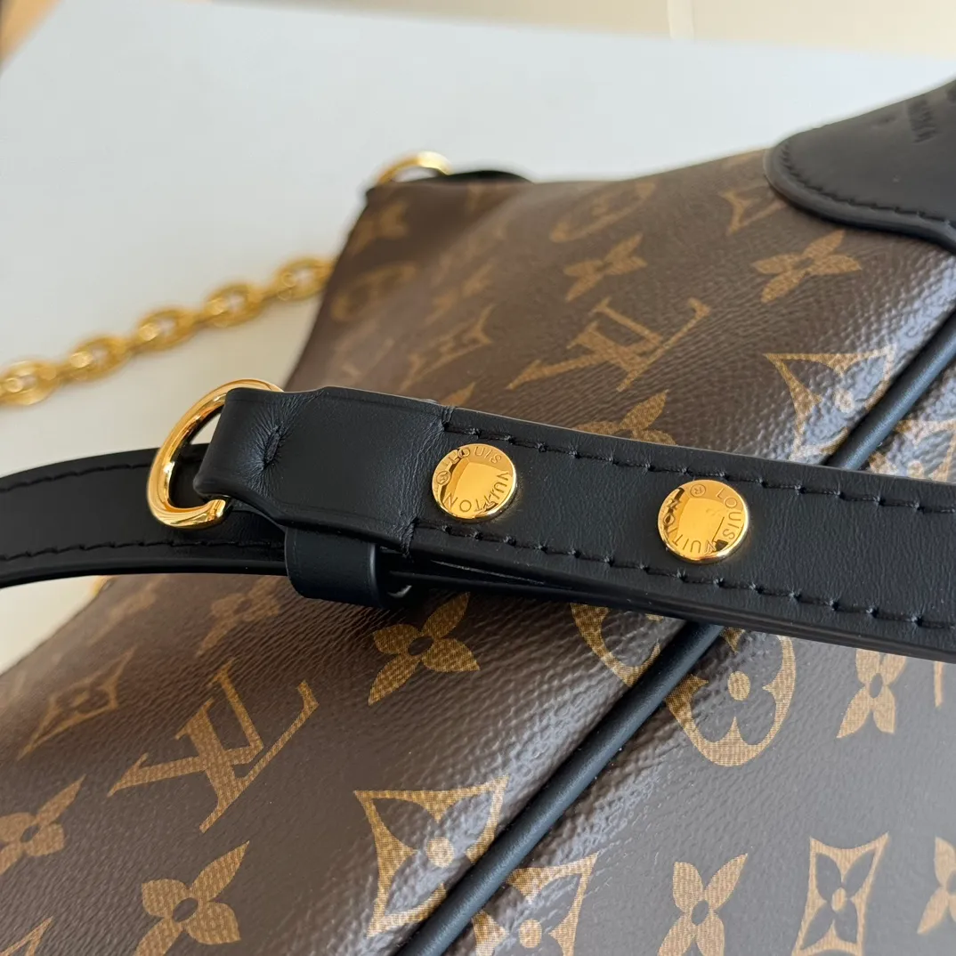 p1900 [Equipped with a full set of MB tax-free packaging] 𝐁𝐎𝐔𝐋𝐎𝐆𝐍𝐄The king of hot-selling products #M45831 Special grade all-steel physical shot Size: 29*16*9.5cm A beautiful and versatile croissant 🥐 perfectly blends retro and fashion, not only reaches new heights in appearance, The storage capacity is also very user-friendly. The bag body is not big, so it can meet the daily needs of large storage space. The detachable and adjustable shoulder strap design allows more choices for daily concave shapes. The matching of the chain adds an elegant element to the entire bag. The design of the chain turns the entire bag into an armpit bag in seconds. I think it is a top-notch product 𝐲𝐲𝐝𝐬!