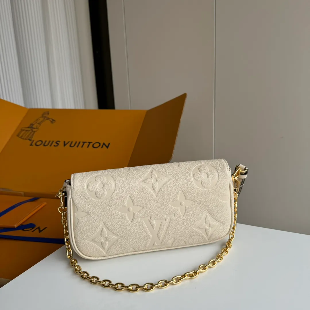 p1360 [Equipped with a full set of MB tax-free packaging] Special original order upgraded steel hardware physical photo WALLET ON CHAIN IVY handbag M82210 cream white M82154 black M82211 gray silk screen Wallet On Chain Ivy handbag is made of Monogram canvas Inspired by the Sac Recoleta handbag in the 2000s Card slots and zipper inner pockets can accommodate daily needs Chain and adjustable leather shoulder straps are detachable Available in long, short, and cross-body styles. Model: M82210 Cream White Size: 23.5*12*4.3cm
