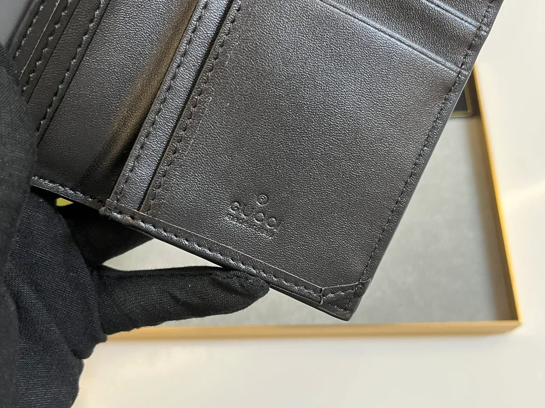 💰140 💎Upgraded from the original version 🇮🇹 This suit wallet is made of GG PVC leather with calf leather and Supreme high-grade artificial canvas, with brand red and blue webbing stripes. Size: 19x10 Model: 408836