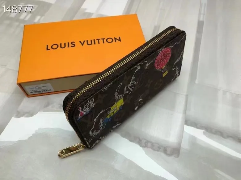 P150💰 M80857M60017 Japan limited wallet "Gibby Wallet", printed with Louis Vuitton's cute mascot "Vivian" illustration on single gram canvas. Brightly colored kites and cute mascots are combined, embellished with tiny single flowers. This is a collectible item that is perfect as a gift for those who love singles. Size: 19x 12.5x 3.0cm, 🎁🎁