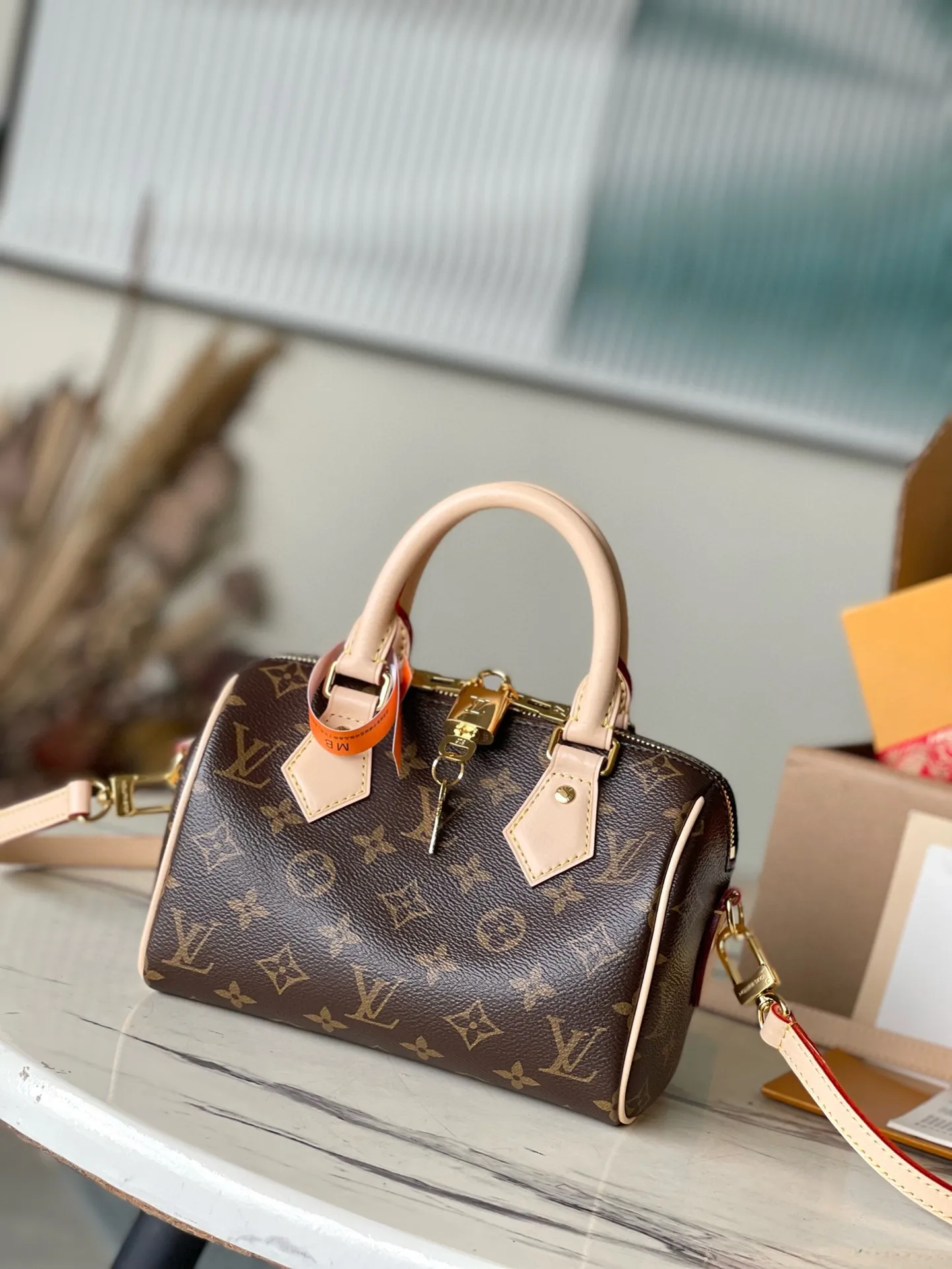 💰800 Top original order M46234 supports counter inspection. The photo taken of duty-free goods is consistent with the product and has not been unpacked. This product is an exclusive duty-free product in the market and is the highest-end product. Inspection is supported. This product has passed strict inspection and is flawless. Please wear gloves when touching the product. This product is not returnable or exchangeable. Please confirm the product first and then remove the label on the handle. This product is temporarily not open to the public, only regular customers, and is in short supply. Dimensions: 20.5 x 13.5 x 12 cm