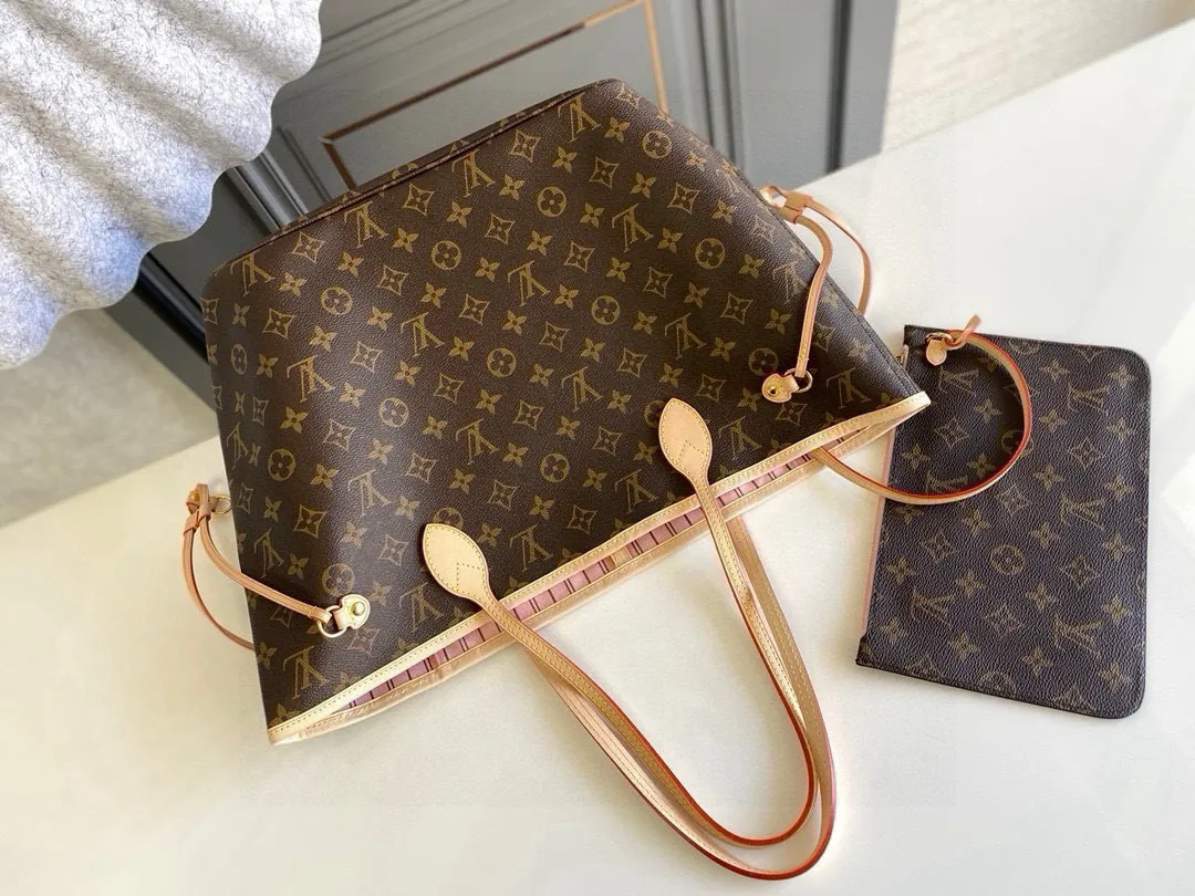 💰760 (medium steel nails) top original order M50366 NEVERFULL medium handbag Neverfull classic handbag, explore the exquisite details inside the bag. The redesigned interior pockets feature a fresh fabric lining, especially the detachable zippered clutch, which can be used alone as a sophisticated clutch or as an additional pocket. Bright lining tones add a more lively feel to Monogram's classic canvas. Detailed features 31 x 28 x 14 cm (Length x Height x Width) Redesigned interior pocket with details inspired by the Louis Vuitton archives Pocket lined with linen fabric Removable zipped clutch with tonal interior pocket Natural cowhide leather trim Shiny gold-tone hardware Handles: Double handle