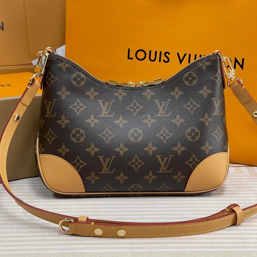 [Upgraded version] P560🐶Upgraded version, high quality, semi-steel hardware ❣️M45832/Changing leather🐶With complete packaging❣️BOULOGNE handbag The Boulogne handbag is made of classic Monogram canvas, equipped with double zippers and a spacious inner patch pocket that can accommodate an iPhone 12 Pro mobile phone. The adjustable shoulder strap allows it to be worn cross-body or over the shoulder, and can be removed to transform into a small chain bag or clutch. Dimensions: 29 x 16 x 9.5 cm