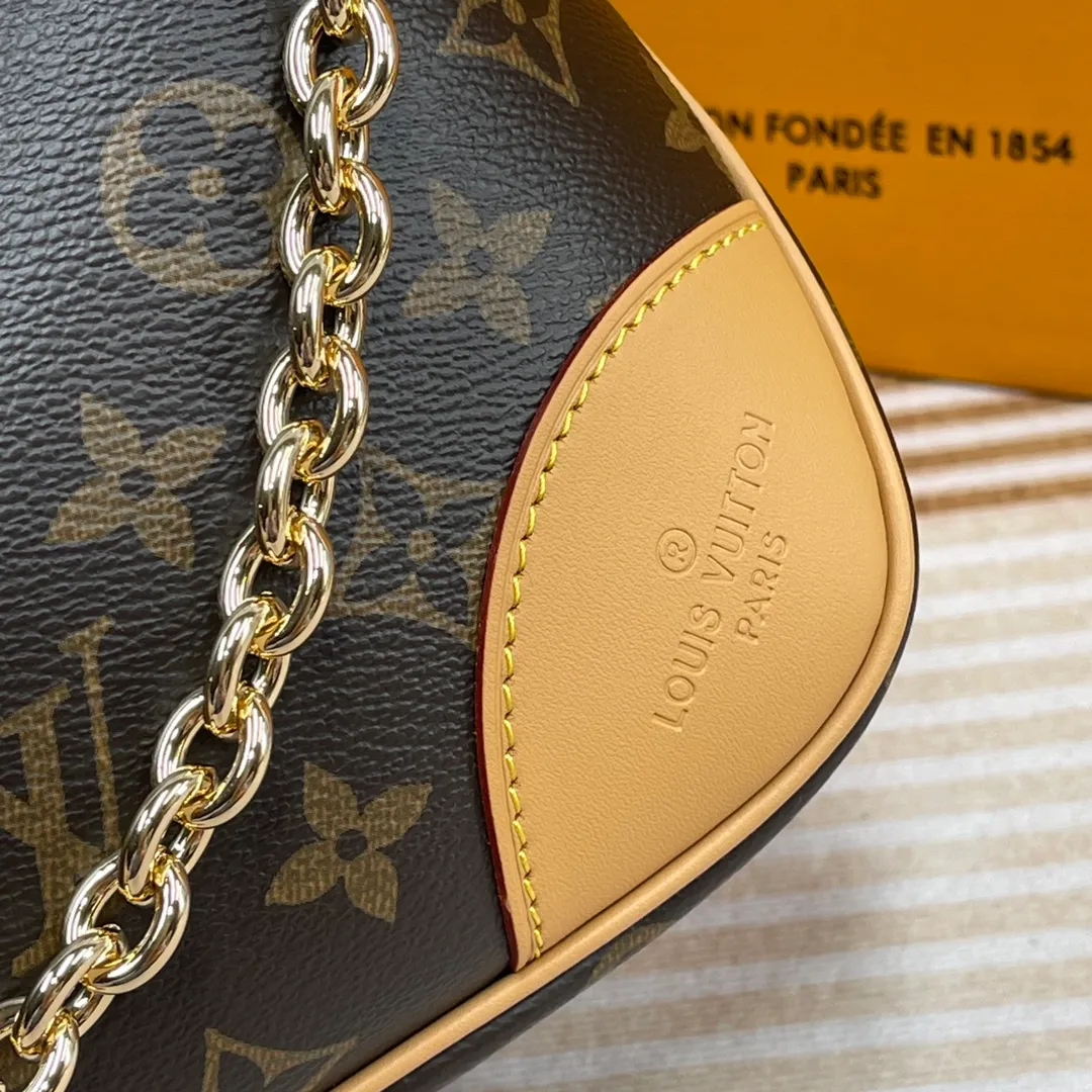 [Upgraded version] P560🐶Upgraded version, high quality, semi-steel hardware ❣️M45832/Changing leather🐶With complete packaging❣️BOULOGNE handbag The Boulogne handbag is made of classic Monogram canvas, equipped with double zippers and a spacious inner patch pocket that can accommodate an iPhone 12 Pro mobile phone. The adjustable shoulder strap allows it to be worn cross-body or over the shoulder, and can be removed to transform into a small chain bag or clutch. Dimensions: 29 x 16 x 9.5 cm