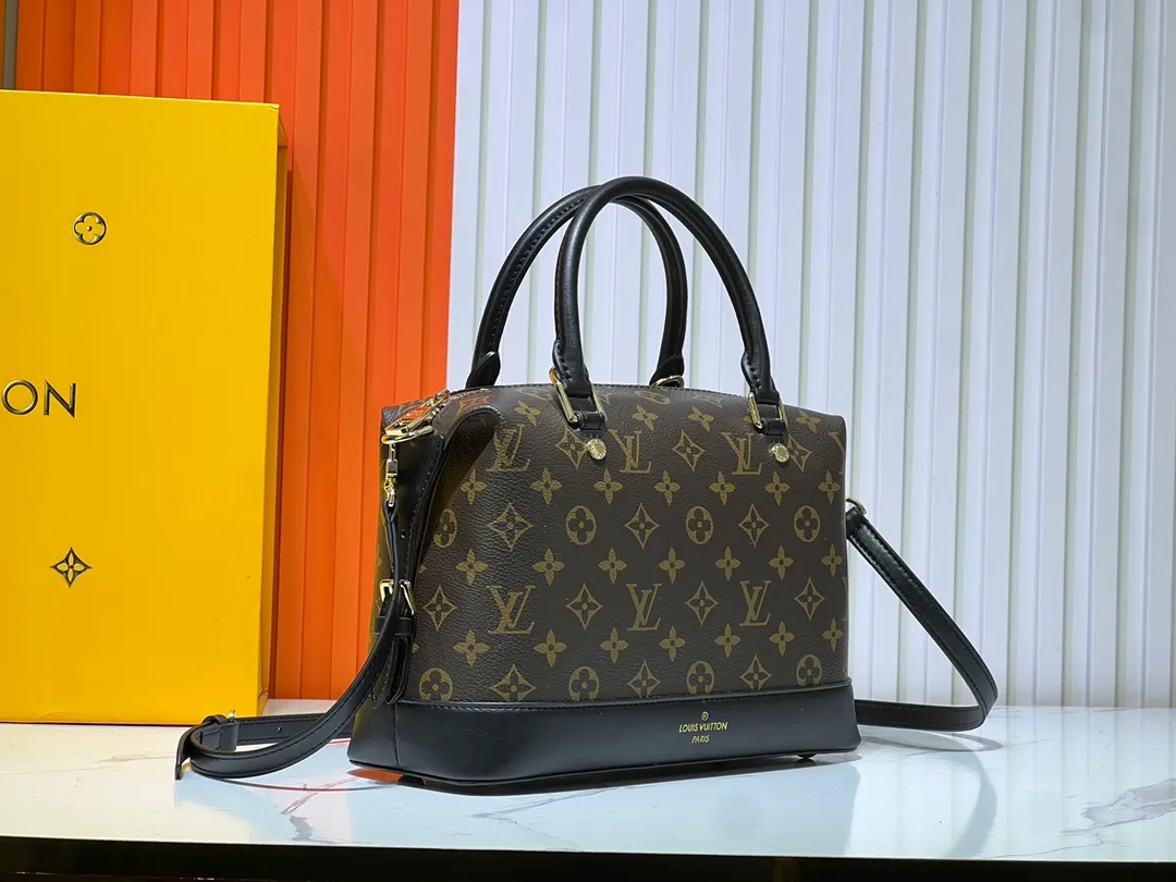 Batch 440💰Exclusive real shot-upgraded version ‼ ️LV presbyopic leather hand-held crossbody bag, model M68169, with long shoulder strap, 2025 new fashion women's bag shoulder bag presbyopic leather shoulder strap genuine leather handbag, large capacity [strong] size: 28x20x11.5