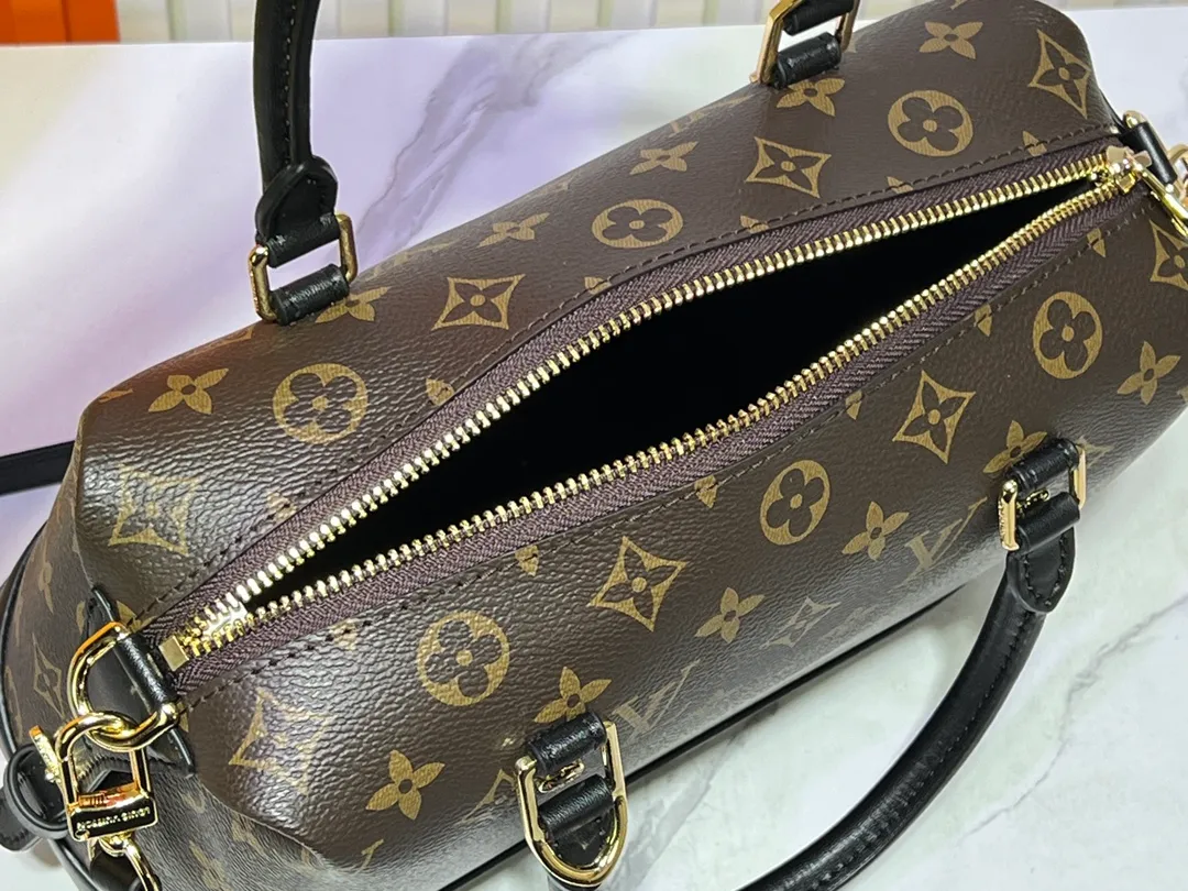 Batch 440💰Exclusive real shot-upgraded version ‼ ️LV presbyopic leather hand-held crossbody bag, model M68169, with long shoulder strap, 2025 new fashion women's bag shoulder bag presbyopic leather shoulder strap genuine leather handbag, large capacity [strong] size: 28x20x11.5