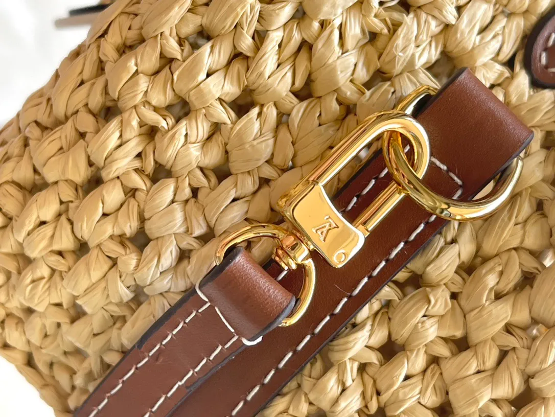💰1000 Top Original Order M83521 This NoePurse handbag is made of crocheted raffia with leather trim, and the drawstring design derived from the Noe handbag is used to gather the delicate structure. The shoulder straps and patches are detachable, allowing for a variety of carrying options and styling options. Dimensions: 11.5 × 12 × 11.5 cm