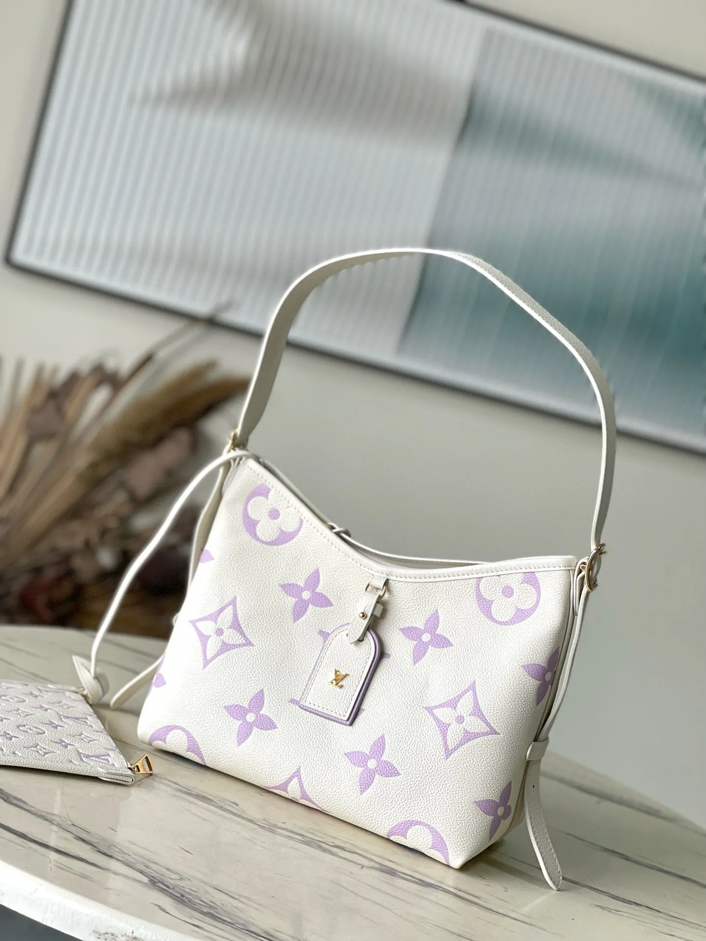 💰1300 (top-grain leather) top-quality original order M46288 purple silk screen printing details CarryAll small handbag is made of Monogram Empreinte embossed leather, with a generous configuration and a neat inner layer, and a large inner bag adds functional elements. Comes with a Monogram embossed zipper clutch secured by a leather strap. A personal companion for urban life. Dimensions 29 x 24 x 12 cm (length x height x width)