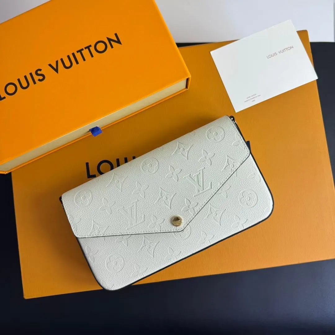 P150💰💖This Pochette Félicie three-in-one💖 chain bag is made of Monogram Empreinte leather, with subtle embossing to present Louis Vuitton’s classic Monogram pattern. The envelope-style construction offers ample interior space, and includes a removable zippered pocket and card compartment. Attach the chain to explore more modern carrying options. Model: M64065 white / 61276 Dimensions: 21 x 12 x 3 cm (length x height x width)