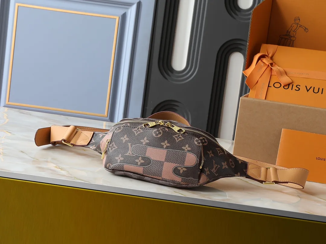 💰220💰Upgraded from the original M15271 N00205 M14920 M14019 M47085 M43644 This Rush waist bag is made of deep Monogram canvas body decorated with Damier and Monogram Reverse embroidered patches, making the unique pattern pop out. The adjustable shoulder strap enables you to switch between waist, shoulder or cross-body wear. Dimensions: 30.0 x 15.0 x 8.0 cm (length x height x width)