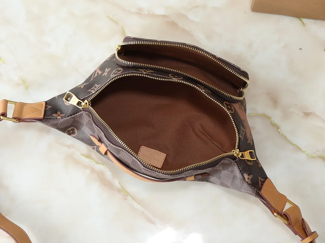 💰220💰Upgraded from the original M15271 N00205 M14920 M14019 M47085 M43644 This Rush waist bag is made of deep Monogram canvas body decorated with Damier and Monogram Reverse embroidered patches, making the unique pattern pop out. The adjustable shoulder strap enables you to switch between waist, shoulder or cross-body wear. Dimensions: 30.0 x 15.0 x 8.0 cm (length x height x width)