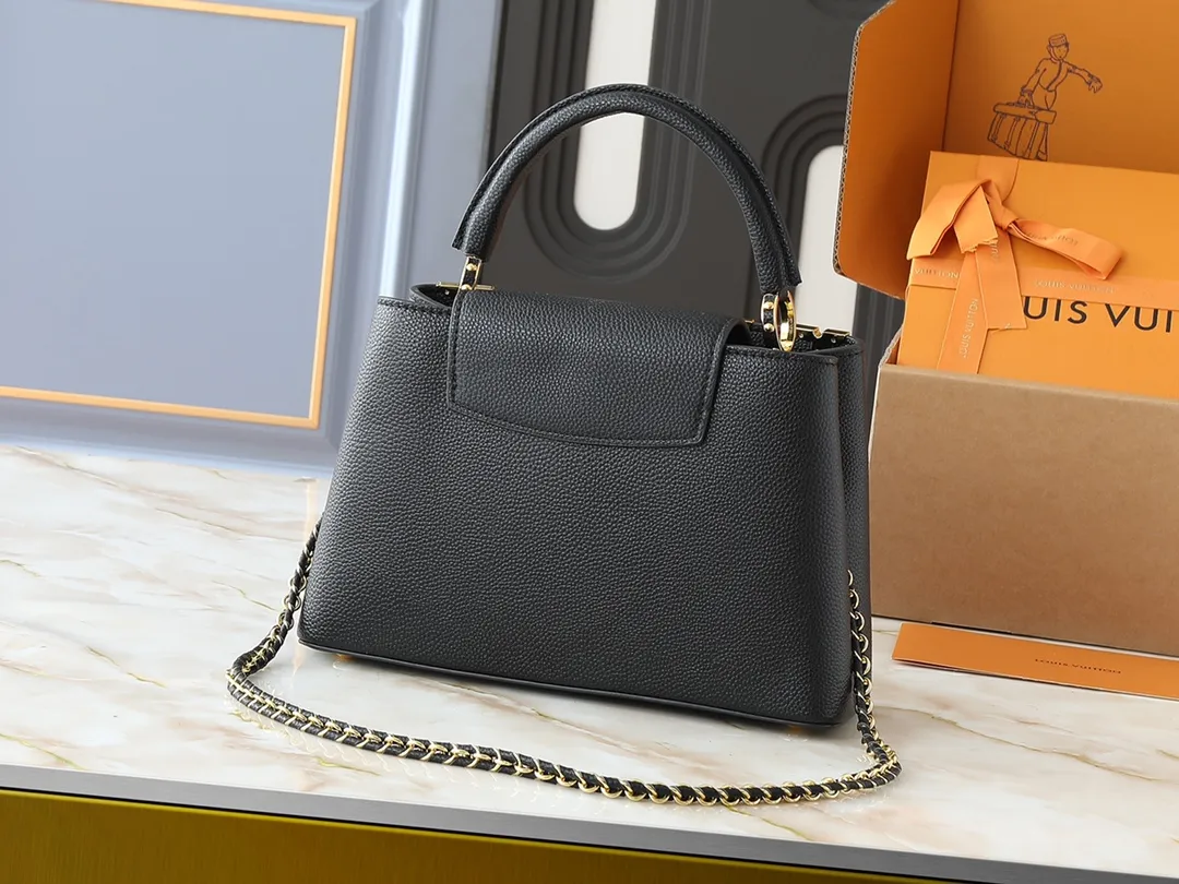 💰440💰Guangzhou goods Upgraded from the original M24583 M24584 M24585 Gold and diamond corolla This Capucines Flower Crown handbag is made of full-grain Taurillon leather and is embellished with Monogram flowers. Each flower is shaped by exquisite crystal diamonds. The LV logo and flowers echo each other, giving this soft handbag a jewel-like luster. Use the detachable shoulder strap cleverly to switch between shoulder and crossbody. Dimensions: 31.5 x 20.0 x 11.0 cm