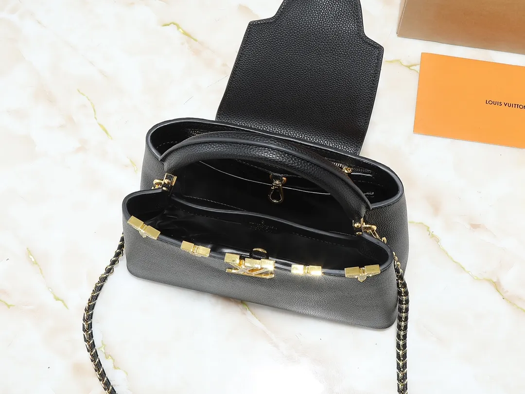 💰440💰Guangzhou goods Upgraded from the original M24583 M24584 M24585 Gold and diamond corolla This Capucines Flower Crown handbag is made of full-grain Taurillon leather and is embellished with Monogram flowers. Each flower is shaped by exquisite crystal diamonds. The LV logo and flowers echo each other, giving this soft handbag a jewel-like luster. Use the detachable shoulder strap cleverly to switch between shoulder and crossbody. Dimensions: 31.5 x 20.0 x 11.0 cm