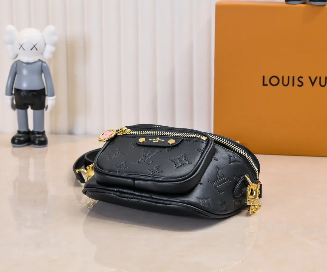 Batch 240💰Upgraded original M46917 M82335 M83275 M82208 M82347 This Mini Bumbag handbag comes from the LV Gradient series, and the Monogram embossing of Monogram Empreinte leather renders gradient midsummer colors. The on-trend construction features a zipped main compartment and a front pocket with a Louis Vuitton leather label. With the detachable chain and detachable and adjustable shoulder strap, it can be worn as a shoulder or cross-body bag. 17.0 x 12.0 x 9.5 cm (L x H x W) • Monogram Empreinte embossed soft-grained cowhide leather • Textile lining • Metal hardware • Zip closure • Zip front pocket • Shoulder strap: removable, adjustable • Half-length strap: 32.0 cm • Half-length strap adjustable to: 44.0 cm • Chain: Removable • Half-length chain: 20.0 cm