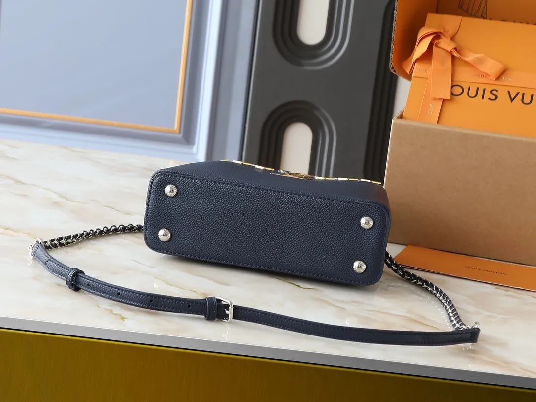 💰400💰Guangzhou goods Upgraded from the original M12135 M11964 M12751 This Capucines BB handbag is made of Taurillon cow leather, decorated with mixed metal rhombus Malletage elements on the upper edge, showing a gorgeous interpretation of the classic design. The flap allows for an external or internal style, the neat interior features multiple pockets, and the adjustable shoulder strap adds a cross-body option to the top handle. 27.0 x 17.3 x 9.0 cm (length x height x width)