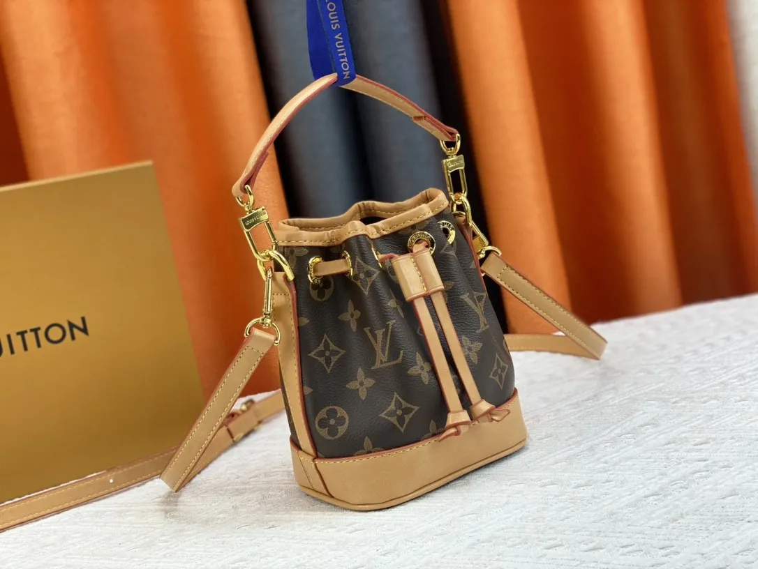 P160 Upgraded original M46291 M46449 M81266 gray, black (embossed silk screen) This Nano Noé handbag is made of Monogram Empreinte leather with embossed Monogram pattern, interpreting the pocket version of the classic Noé handbag, with a trendy drawstring to store daily needs. The handle and adjustable shoulder strap are both detachable, enabling a variety of carrying methods. Dimensions: 13 x 16 x 10 cm