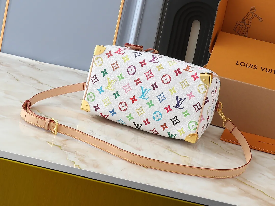 💰280💰Upgraded original M13805 M13257 M40390 lv Murakami Takashi co-branded NANOSPEEDY handbag This Nano Speedy handbag combines Monogram canvas and cow leather trim printing, with 33 colorful colors to interpret white tricolor and black tricolor. It has been launched in twelve sections and is very popular around the world and is loved by celebrities and celebrities. 25.0 x 19.0 x 15.0 cm