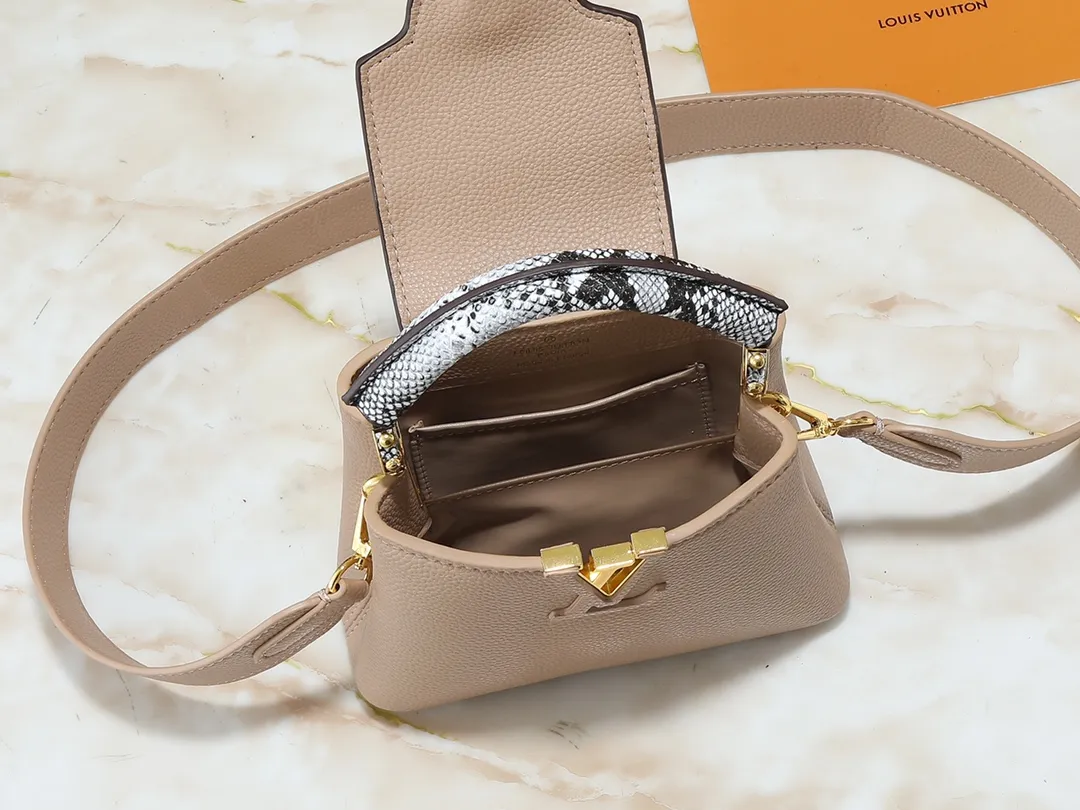 💰320💰Guangzhou goods Upgraded original M80071 M80041 M81410 M81258 M98477 This Capucines mini handbag displays the subtle sheen of the delicate Taurillon leather and python leather handles, embellished with iconic letters. The detachable wide shoulder strap allows the compact size to be worn on the shoulder or cross-body. Dimensions: 21.0 x 14.0 x 8.0 cm